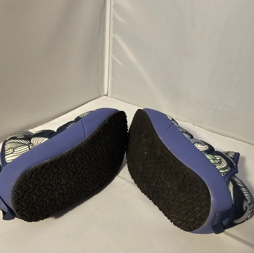 The North Face Thermoball Kids' Blue and White Patterned Shoes SZ 11 Toddler